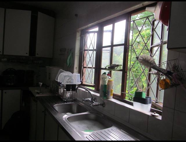 6 BEDROOM HOUSE FOR SALE IN SEA VIEW